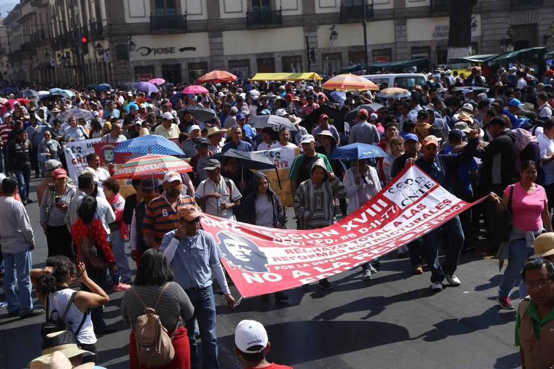 En imagen de archivo, manifestación de trabajadores de la  Universidad Michoacana en Morelia. Foto Cuartoscuro
