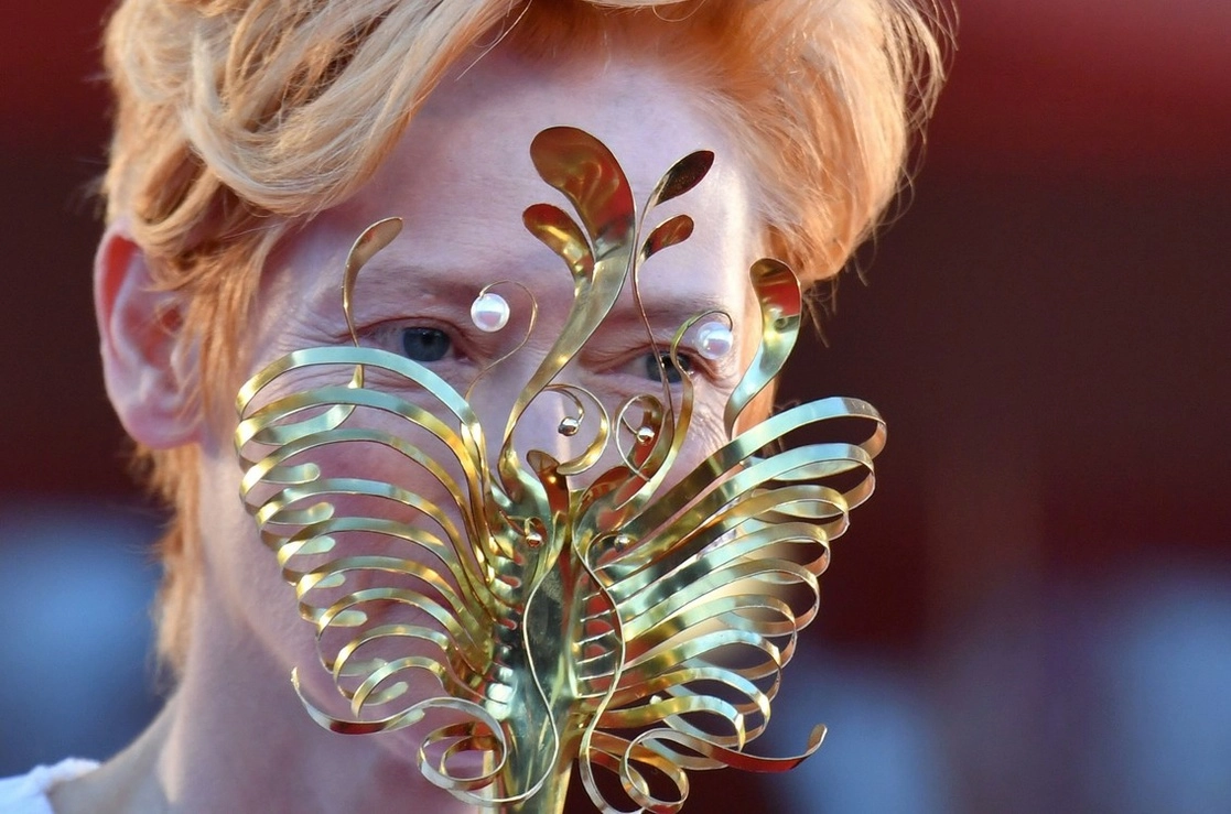 La actriz británica Tilda Swinton durante la apertura del 77 Festival de Cine de Venecia. Foto Afp