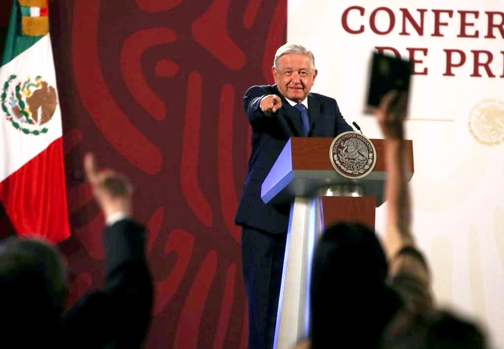 El presidente de México, Andrés Manuel López Obrador, durante su conferencia matutina en Palacio Nacional, en la Ciudad de México, el 18 de mayo de 2022. Foto José Antonio López