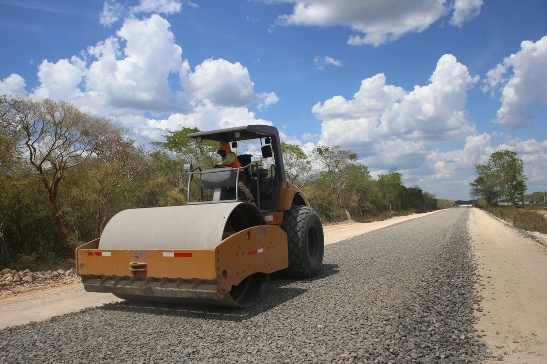 Obras del Tren Maya en el Tramo 3 Calkiní-Izamal, entre los municipios de Maxcanú y Chocholá, en Yucatán. Foto Cuartoscuro / Archivo