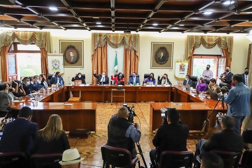 Sesión de trabajo en el ayuntamiento de León, Guanajuato. Foto tomada de la cuenta de Twitter @municipio_leon