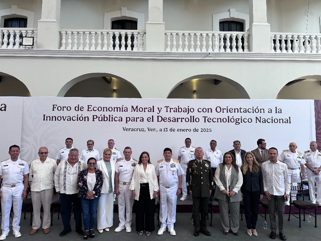 La gobernadora de Veracruz, Rocío Nahle, resaltó la importancia de que sea en Veracruz donde se realice esta rama de los foros que tratan distintos temas de interés social a nivel nacional. Foto La Jornada