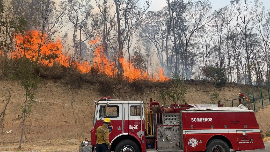 Bomberos lograron sofocar ambos  incendios. Foto La Jornada