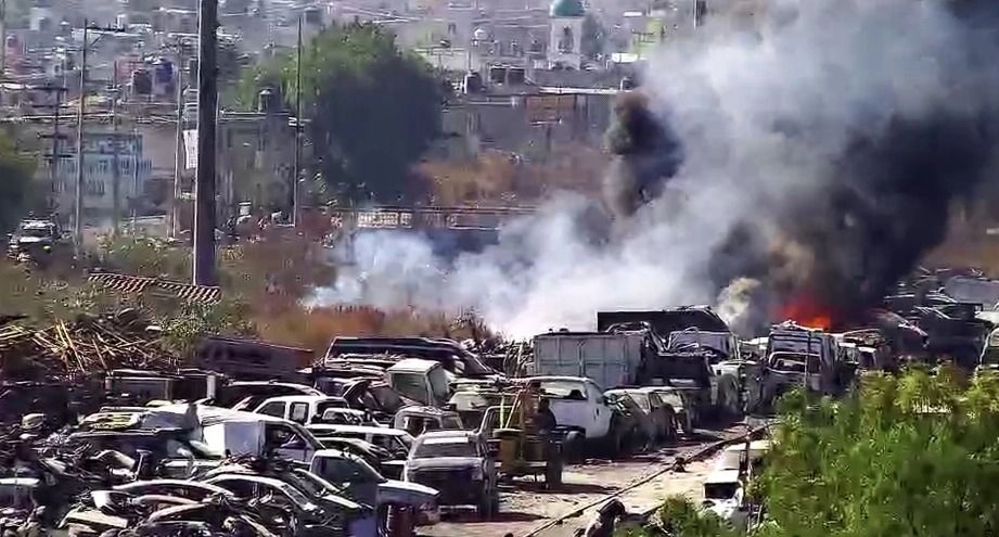 En la zona, ubicada en los límites con la comunidad de San Lorenzo, municipio de Chimalhuacán, en total fueron consumidos diez vehículos. Foto
