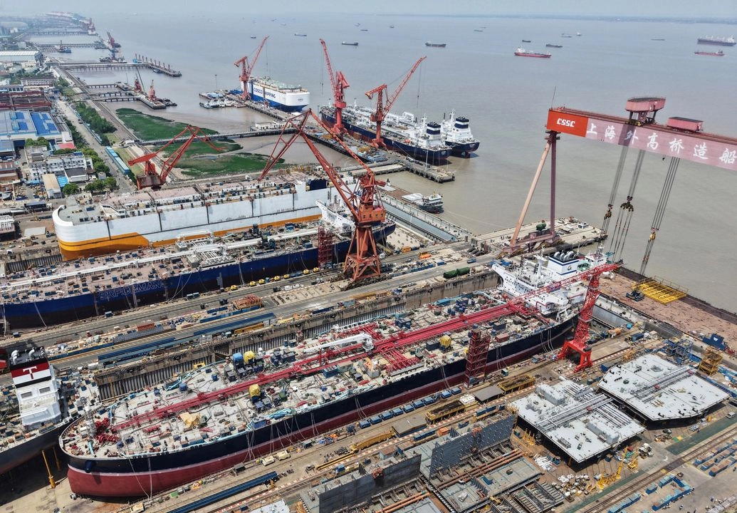 Puerto en el Astillero de Shanghai en China, el 20 de abril de 2025.
