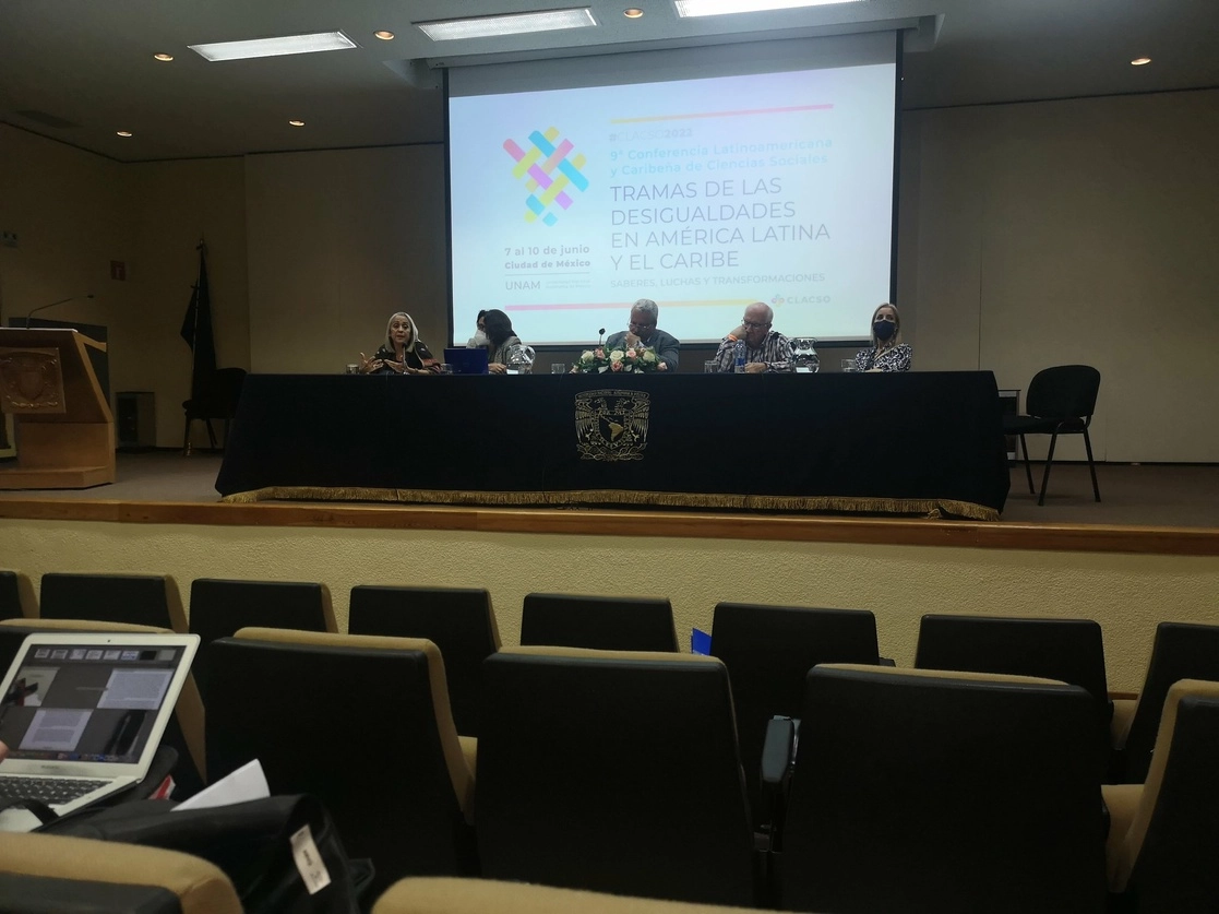 Asistentes al foro sobre Cuba en Clacso 2022. Foto tomada de la cuenta de Twitter @RogelioSierraD