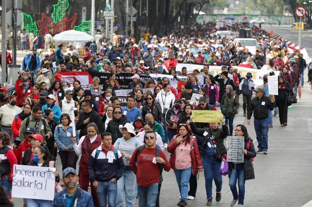 Durante una marcha de integrantes de la CNTE, sobre Paseo de la Reforma, en la Ciudad de México, el pasado 15 de diciembre. Foto Pablo Ramos 