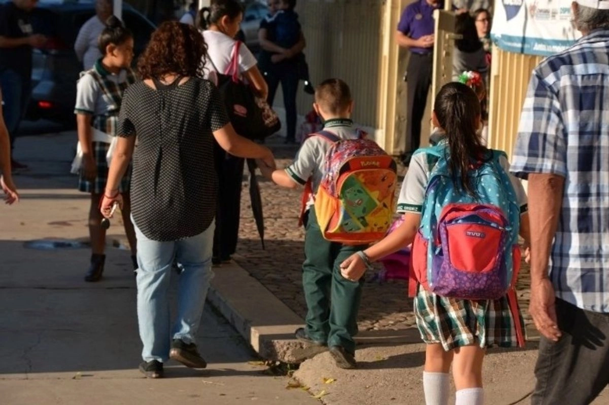 Una de las preocupaciones del magisterio adherido a la CNTE "siempre ha sido la propuesta educativa, y antes de iniciar cada ciclo escolar desarrollamos estas actividades de reflexión", explicó Pedro Hernández.