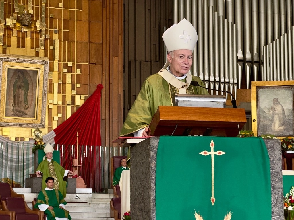 Carlos Aguiar Retes, arzobispo primado de México, pidió por la salud del pontífice durante la misa en la Basílica de Guadalupe. Foto Roberto García Ortiz / Archivo