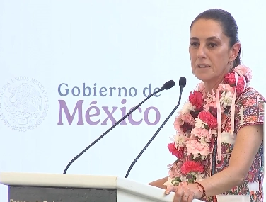 La presidenta Claudia Sheinbaum, durante la entrega de tarjetas del programa Jóvenes construyendo el futuro, en Acapulco. Imagen tomada de la transmisión en vivo 