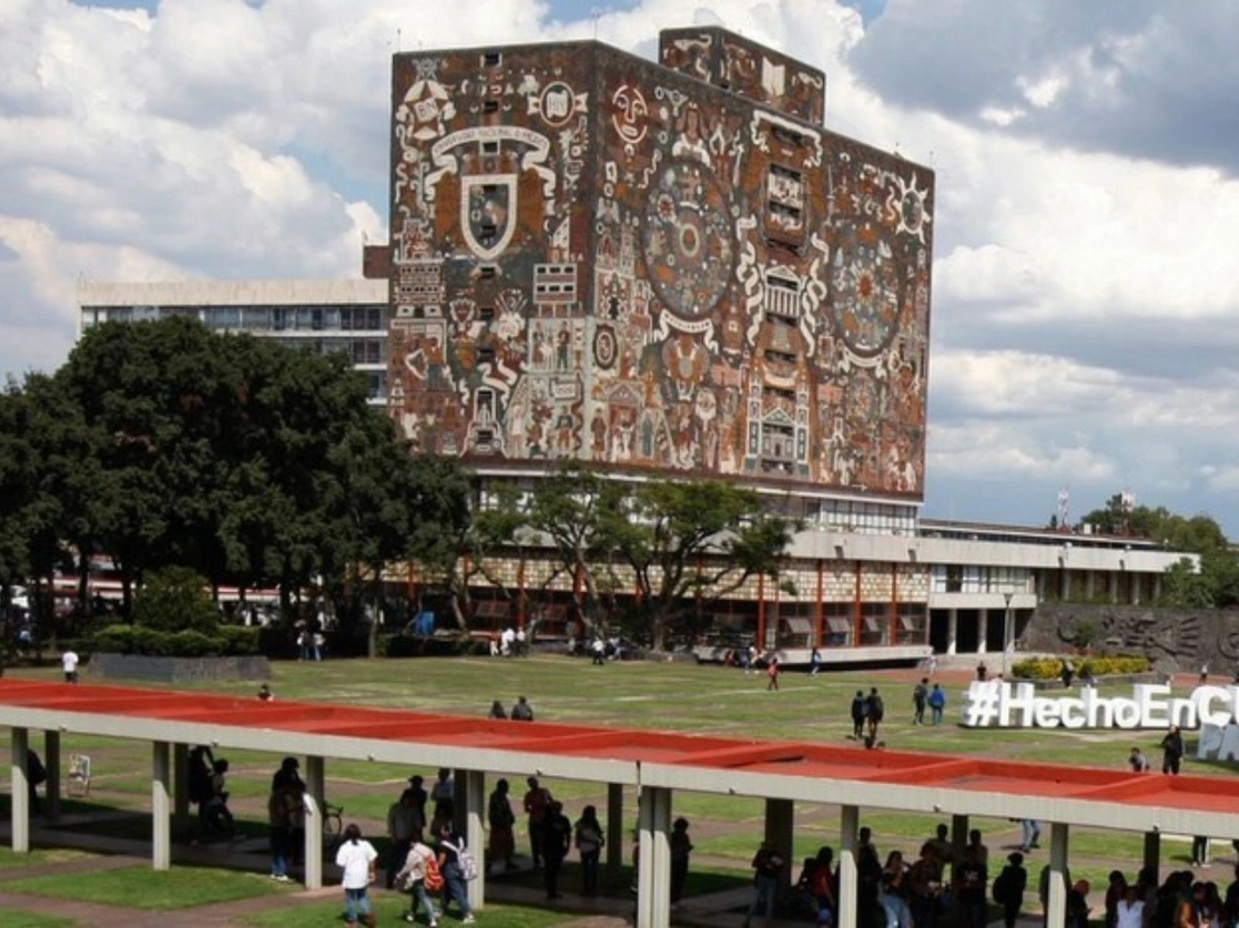 La Universidad Nacional Autónoma de México convocó a sus estudiantes y académicos de Medicina, Enfermería y Odontología a participar como voluntarios en las brigadas de vacunación contra Covid-19 dentro del campus universitario. Foto Cristina Rodríguez / Archivo