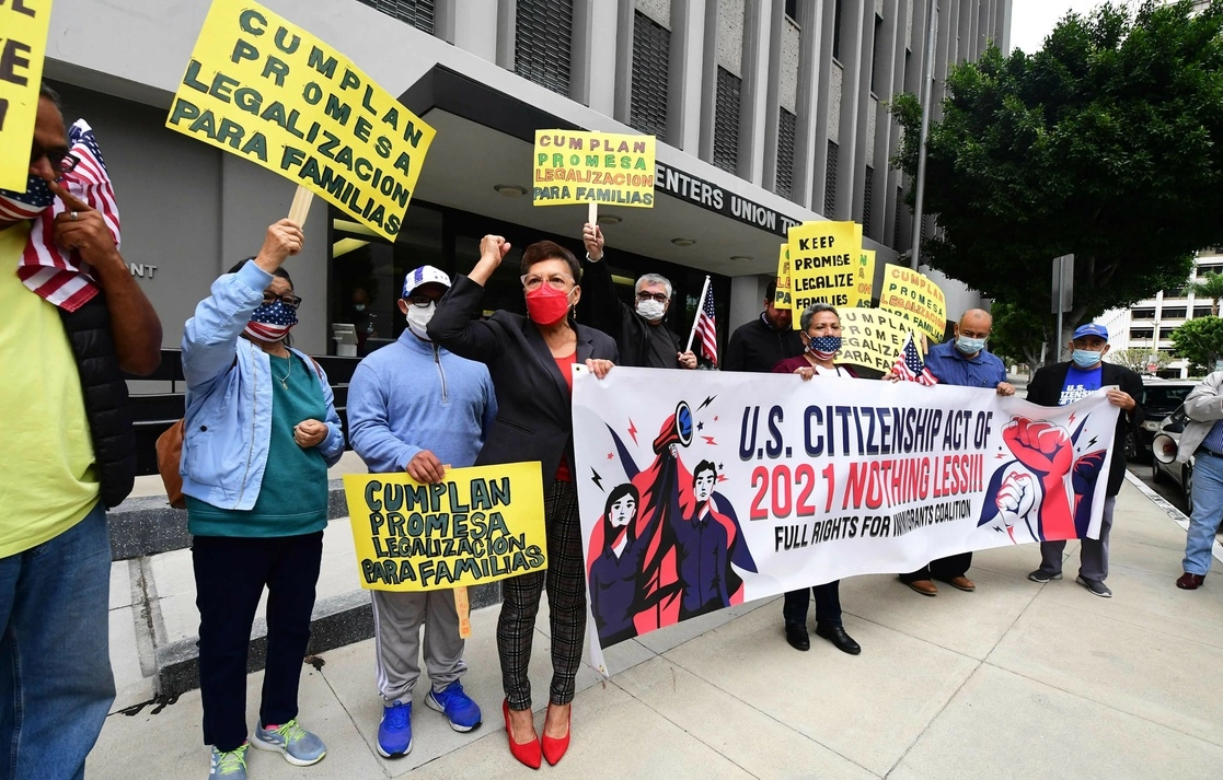 Activistas a favor de la legalización de migrantes. Foto Afp