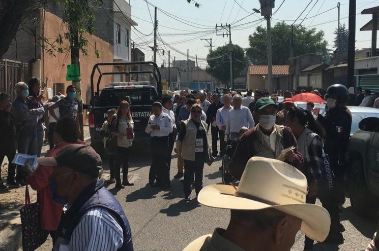El evento fue suspendido y se prometió a los ancianos que los apoyos serían entregados en sus casas. Foto cortesía Sergio Zarza
