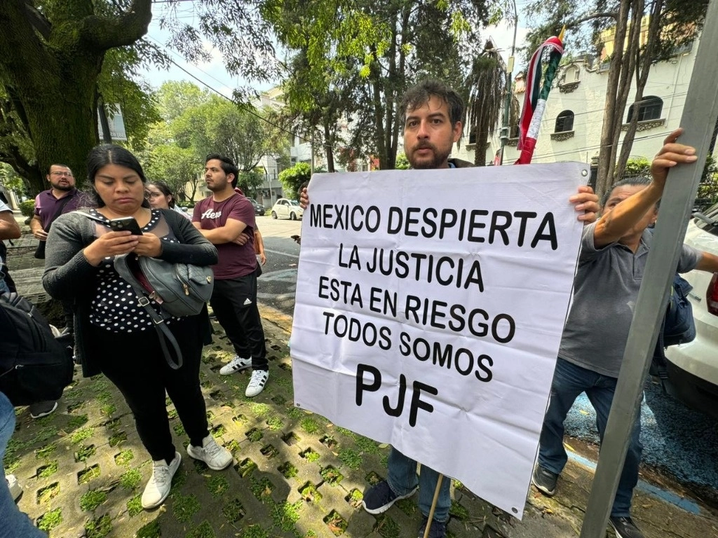 Trabajadores del PJF durante una protesta. Foto Alfredo Domínguez