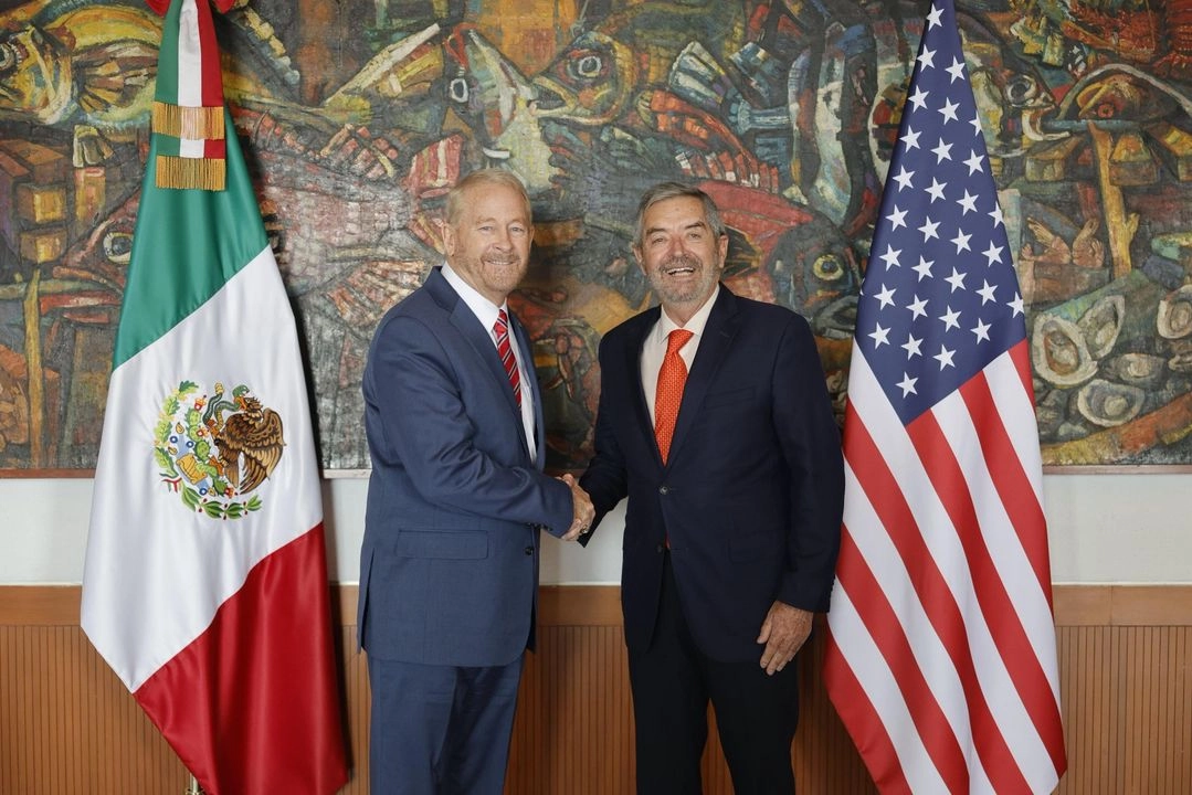 Un día después de su llegada a México, el embajador de Estados Unidos, Ronald Johnson (izquierda), acudió a la SRE a reunirse con el canciller.