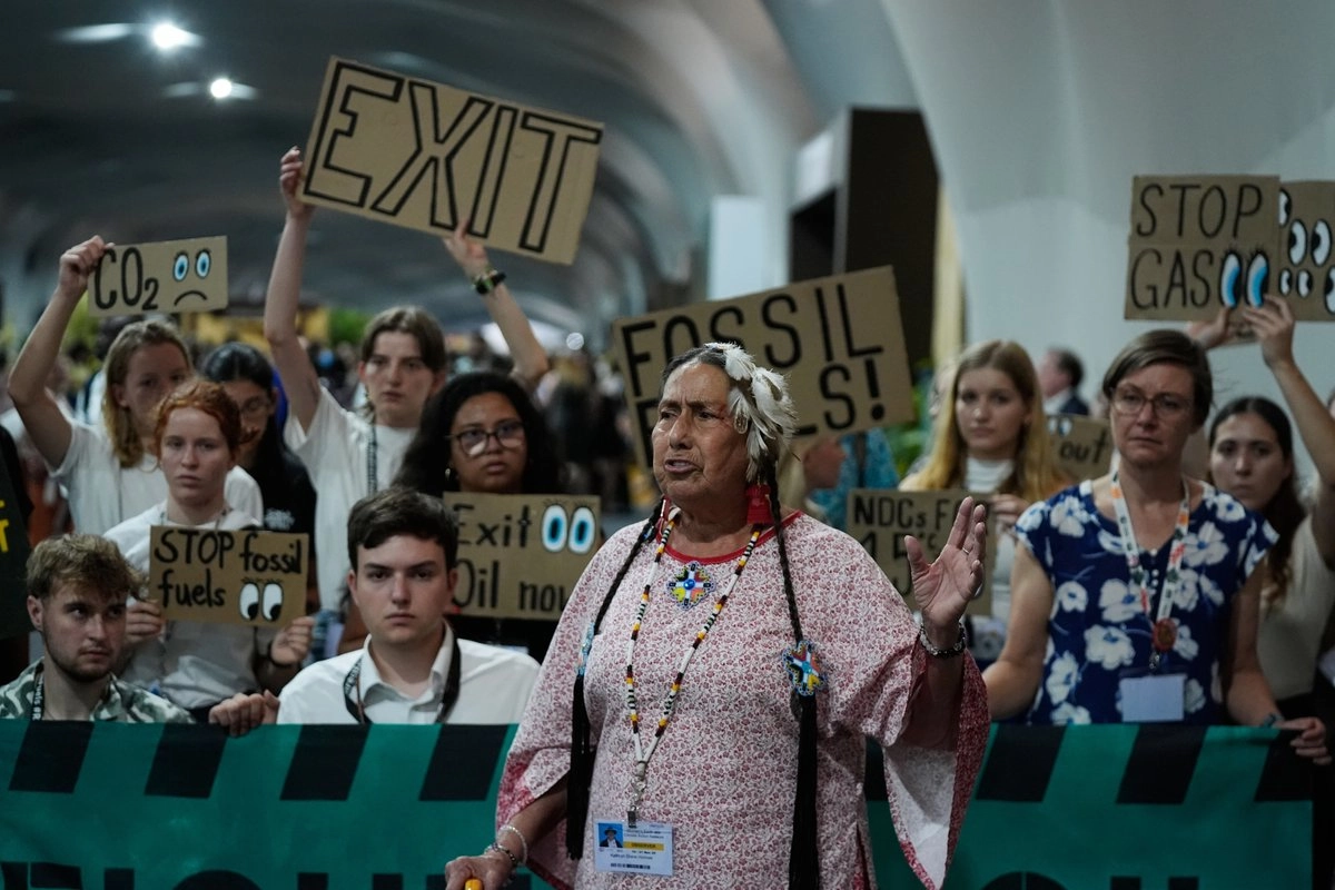 Manifestantes participan en una protesta contra los combustibles fósiles en la Cumbre del Clima COP30 de la ONU en Belém, Brasil, el 12 de noviembre de 2025. Foto 
