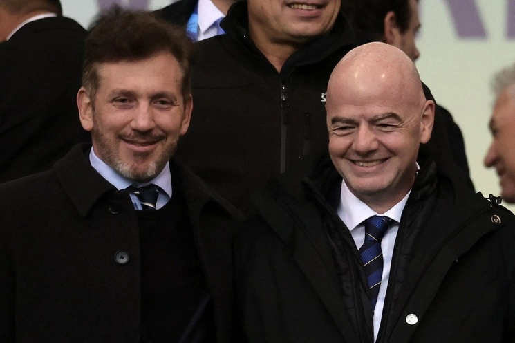 El presidente de la Conmebol, Alejandro Domínguez, y de la FIFA, Gianni Infantino. Foto Afp / Archivo