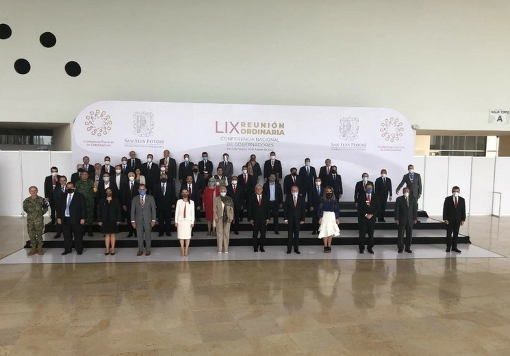El Presidente, integrantes del gabinete y gobernadores. Foto @MBarbosaMX
