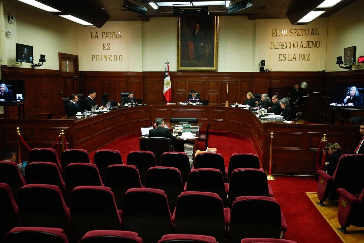 Sesión en el pleno de la  Suprema  Corte de Justicia de la Nación, en la Ciudad de México, el 20 de octubre de 2035. 