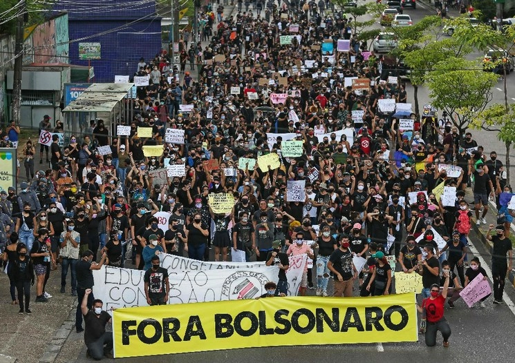 Protesta contra el presidente brasileño en Manaos. Foto Afp