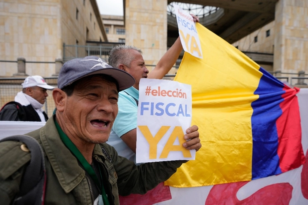 El presidente del alto tribunal, Gerson Chaverra, resumió con un lacónico mensaje lo sucedido durante las dos horas y media que duró la sesión de esta mañana. Foto Ap