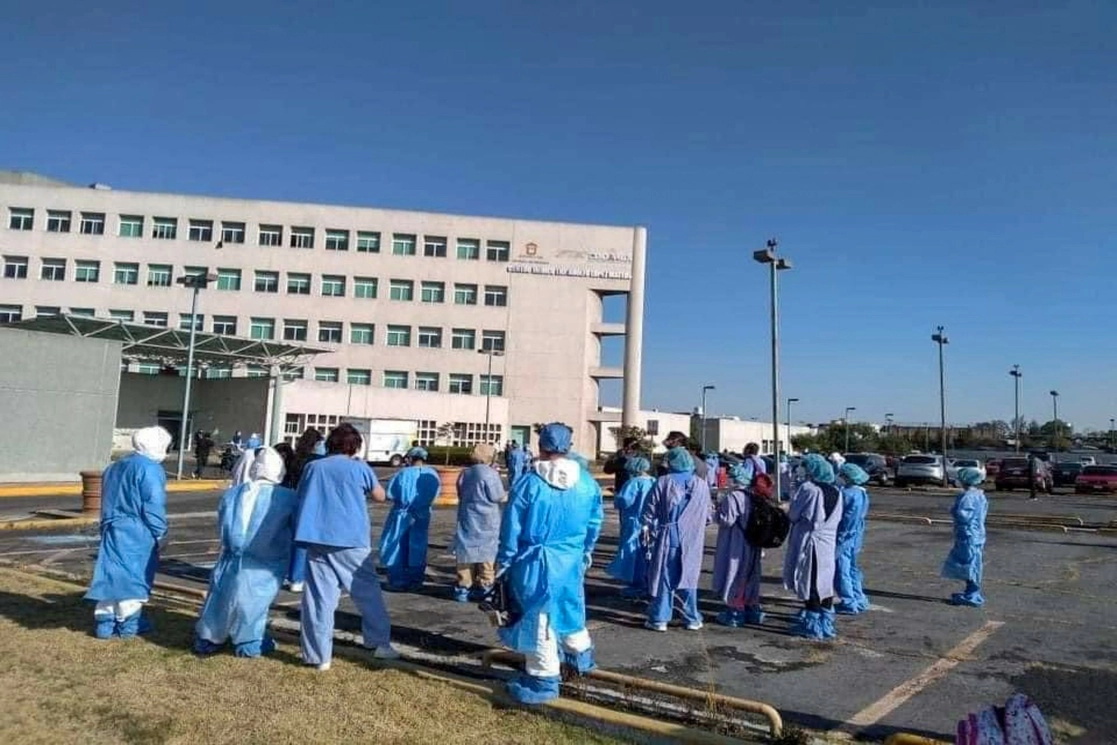 Trabajadores del Centro Médico. Foto Cuartoscuro