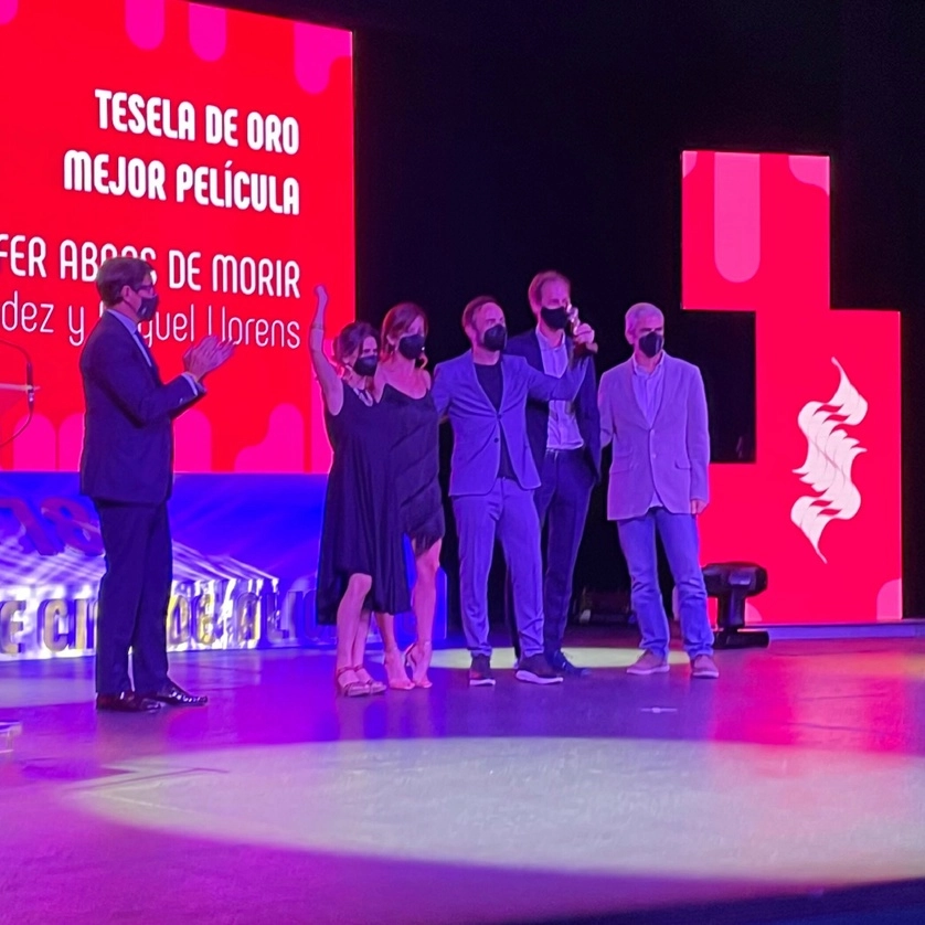 'Coses que fer abans de morir', de Miguel Llorens y Cristina Fernández, Tesela de Oro del Festival de Cine Alicante. Foto tomada de @FestivalCineALC 