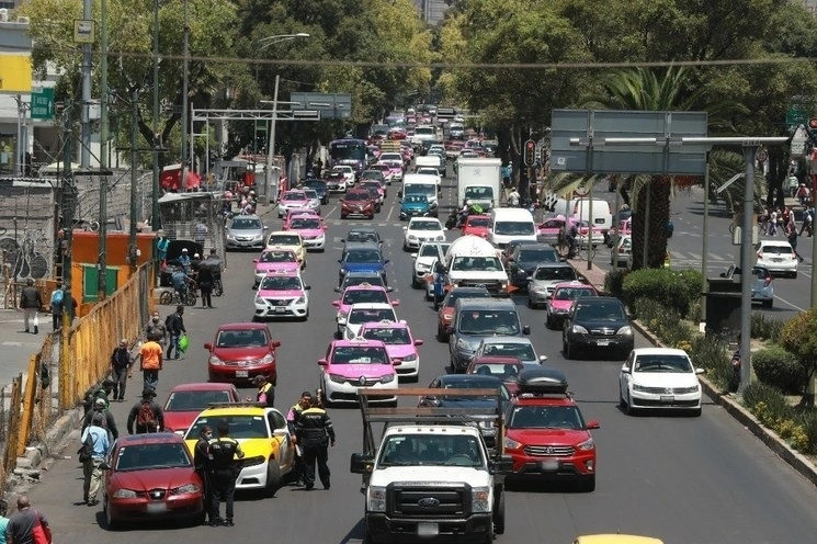 Tráfico vehicular en Fray Servando Teresa de Mier, en la Ciudad de México. Foto María Luisa Severiano / Archivo