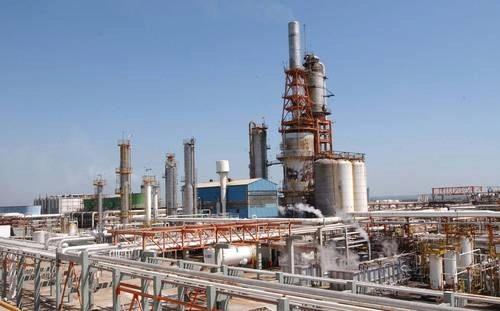 En enero-abril de 2020, el precio del petróleo cayó 32 por ciento interanual, pero también colapsó el valor del cobre (-11.9 por ciento), la soja (-2.2 por ciento) y el café (-4.4 por ciento). En imagen de archivo, vista de la refinería de Pemex Lázaro Cárdenas en Minatitlán, Veracruz. Foto Notimex