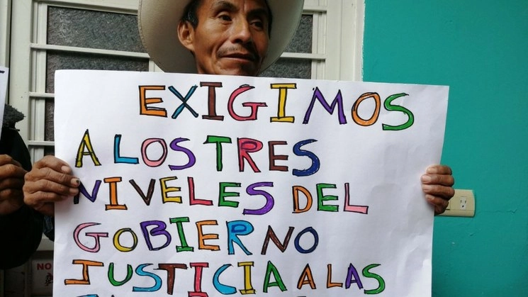 Las familias desplazadas de Chiapas piden apoyo a las autoridades. Foto Centro de Derechos Indígenas