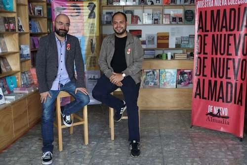 Bernardo Esquinca y Guillermo Quijas, del sello Almadía, en 2019. Para Quijas, el principal problema de los sellos es el cierre de librerías, el canal más importante de promoción de nuestros títulos. Foto José Antonio López