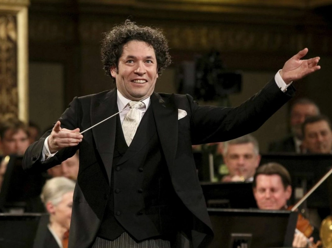 Gustavo Dudamel anunció un maratón en YouTube, sin costo, con las nueve sinfonías de Beethoven interpretadas por la Orquesta Simón Bolívar de Venezuela, bajo su batuta. Foto Ap / Archivo 