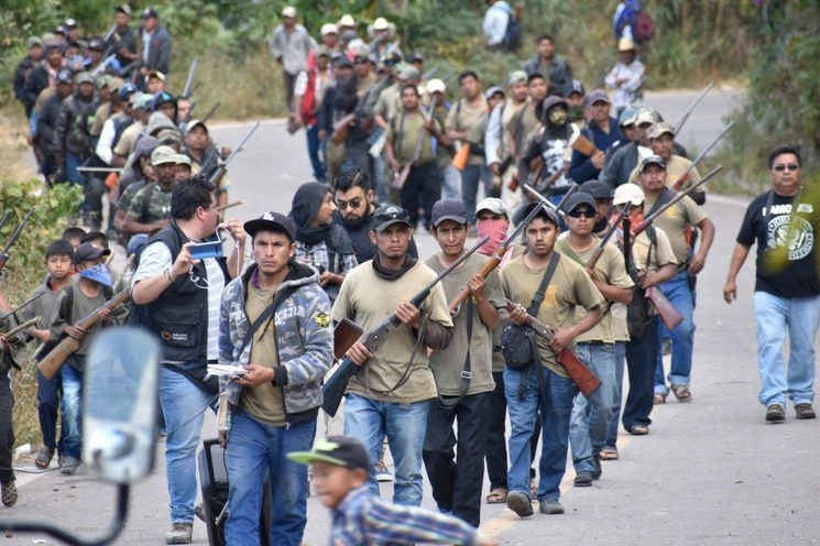 La CRAC-PF en Alcozacán, en Chilapa de Álvarez, Guerrero protestan por el asesinato de 10 músicos de la localidad. Foto Cuartoscuro

