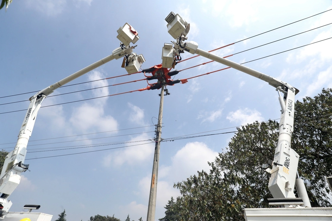 El acuerdo de limita la figura de autoabasto, el cual es usado por privados para vender energía eléctrica a la CFE. Foto Luis Castillo / Archivo 