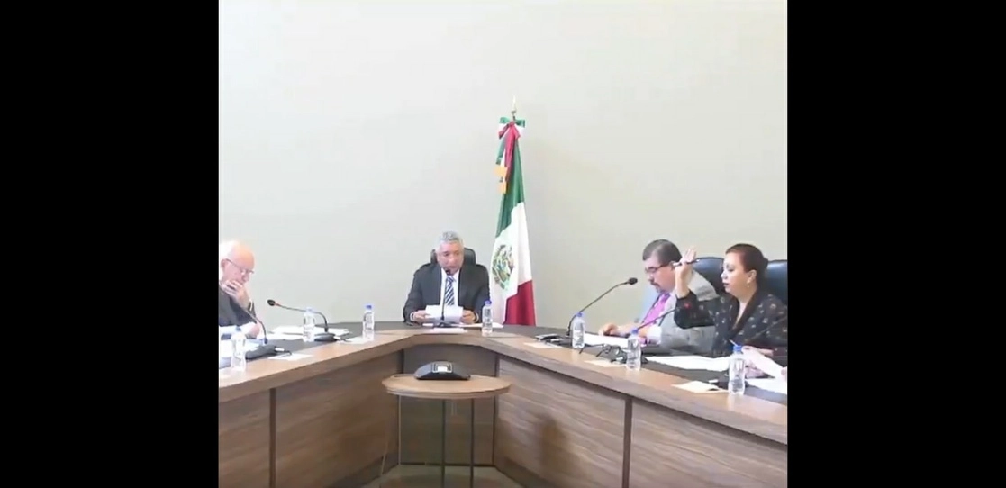 Aspectos de la sesión de la CRE de este jueves.