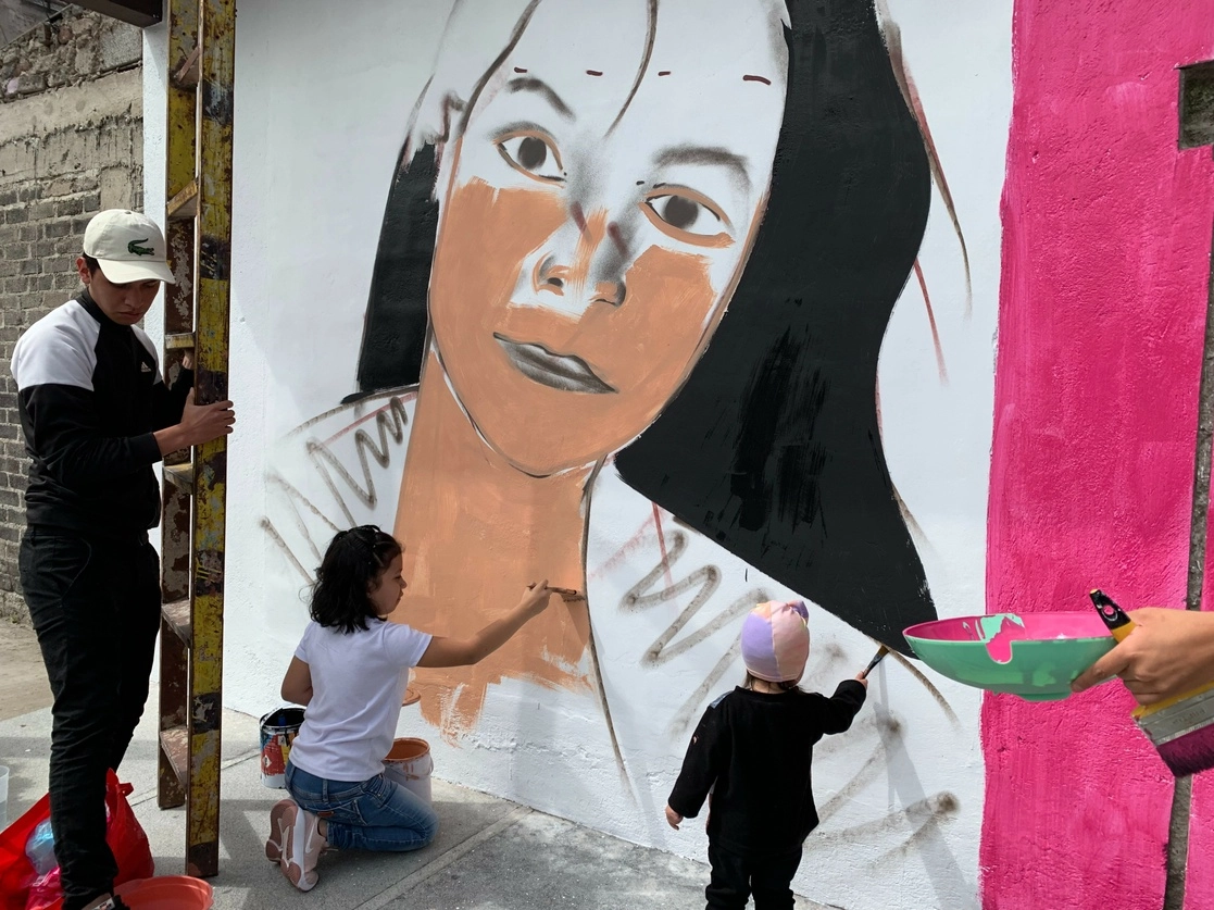 El mural en honor a Salma Andrea fue colocado en la fachada del domicilio de la familia Reyes. Foto René Ramón