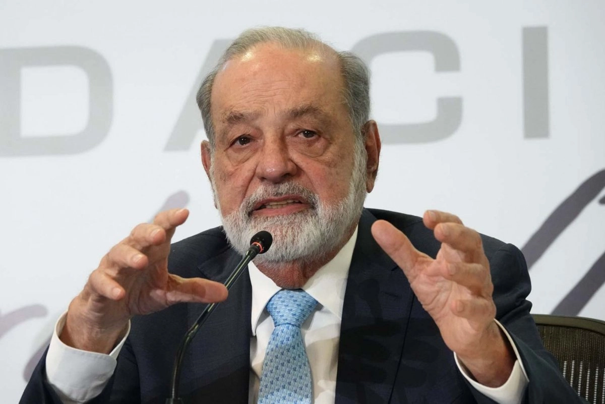 Al 11 de noviembre, Carlos Slim sigue liderando la riqueza en México y es la número 17 a escala global con 115 mil millones de dólares que se encuentran en efectivo, activos privados y públicos, y que avanzó 28.9 por ciento respecto a los 89.2 mil millones registrados el 3 de octubre del año pasado.