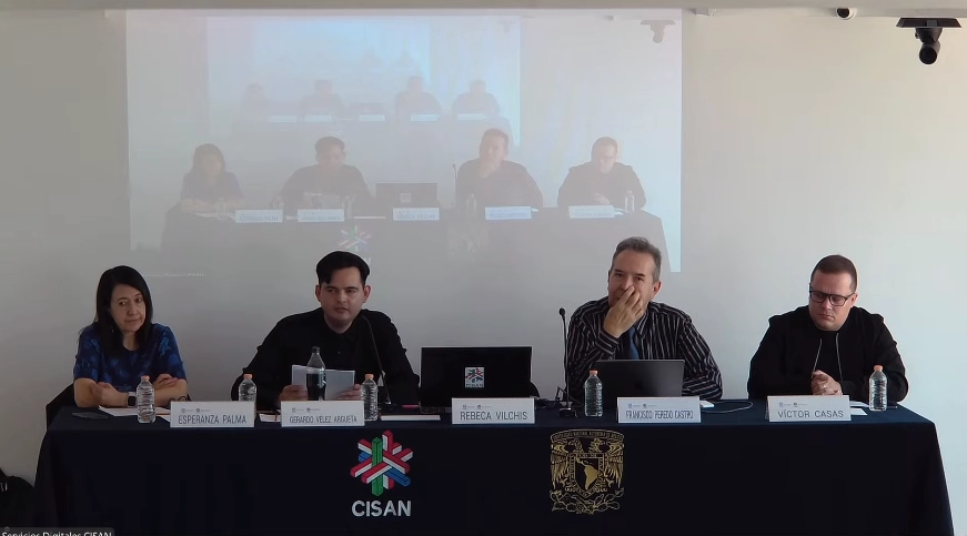 Mesa análisis "Populismos, autoritarismos y totalitarismos". Fotograma tomado de la transmisión en vivo