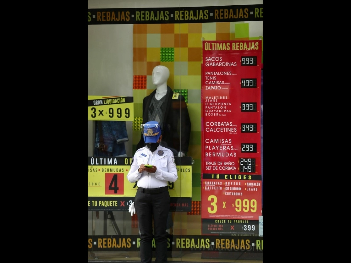 Analistas advierten que la evolución de la pandemia puede afectar las pautas de consumo y detener la recuperación. Foto Yazmín Ortega Cortés
