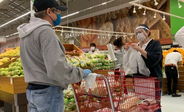 El consumo en tiendas departamentales y de autoservicio continúa por debajo de los niveles previos a la pandemia. Foto Cristina Rodríguez / Archivo 