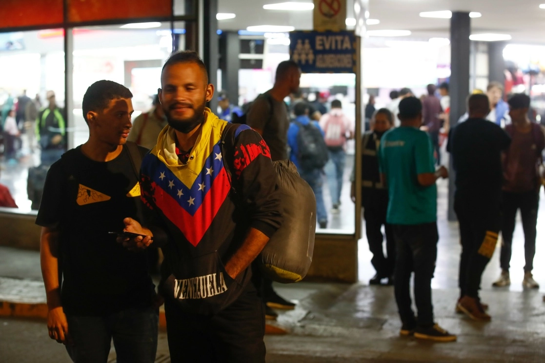 Migrantes venezolanos varados en base de camiones del norte de CDMX, el 13 de octubre del 2022. Foto Víctor Camacho