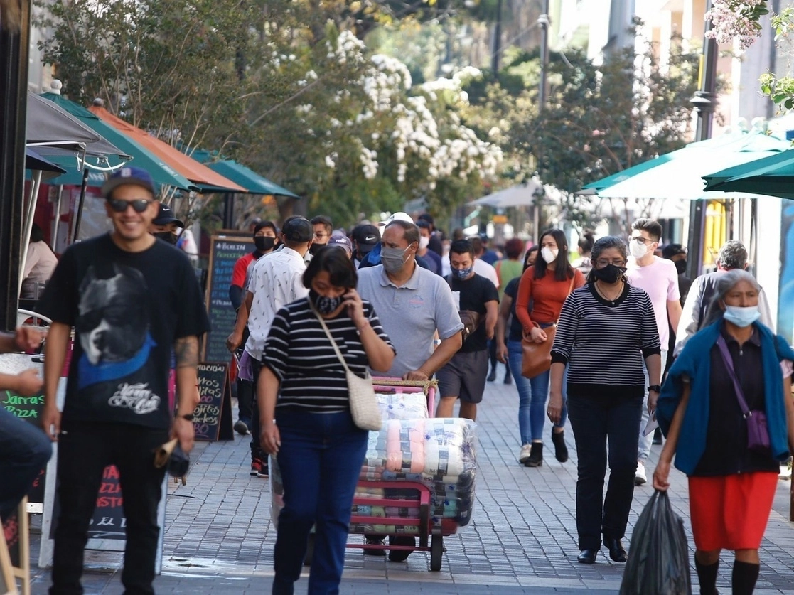 Personas en el Centro Histórico de la CDMX. Foto Guillermo Sologuren / Arcivo
