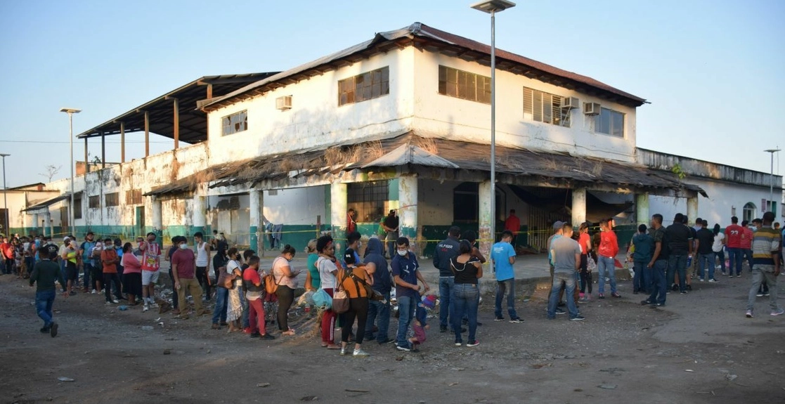 En Comar, Chiapas, en la oficina del Alto Comisionado de las Naciones Unidas para los Refugiados se concentran migrantes de distintas nacionalidades para solicitar refugio. Foto Cuartoscuro 