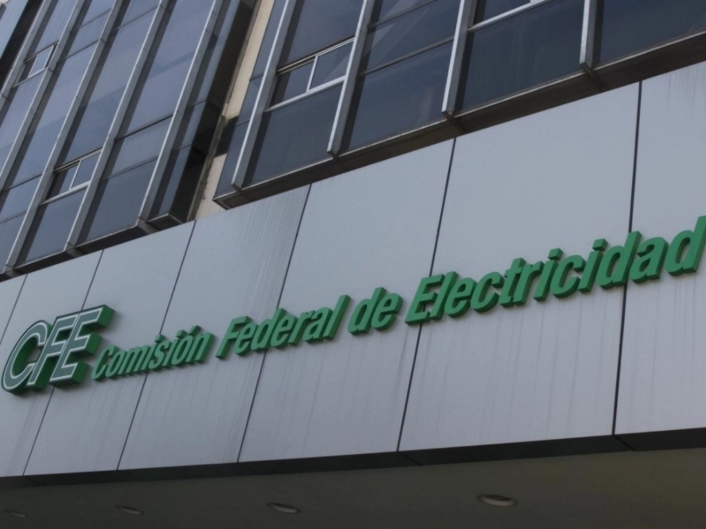 Durante la sesión del Consejo de Administración de la empresa, se destacó que los ingresos por venta de energía se incrementaron en el segmento industrial en 12%. Foto Cuartoscuro / Archivo