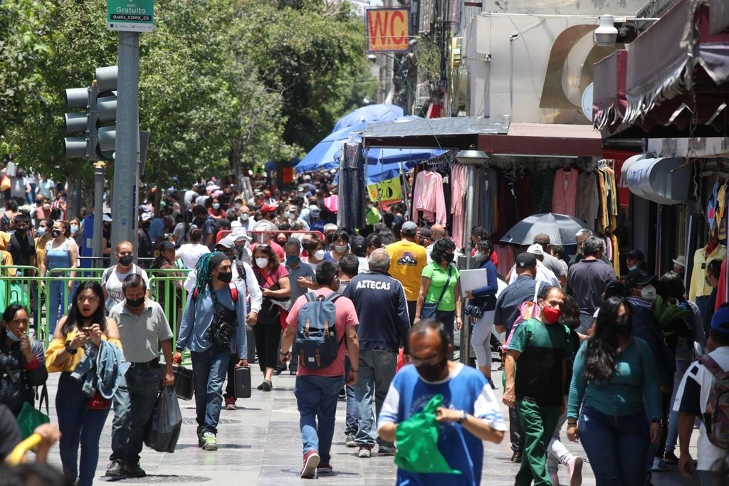 Actividad en el Centro Histórico de la Ciudad de México, durante el semáforo amarillo por la pandemia. Foto María Luisa Severiano