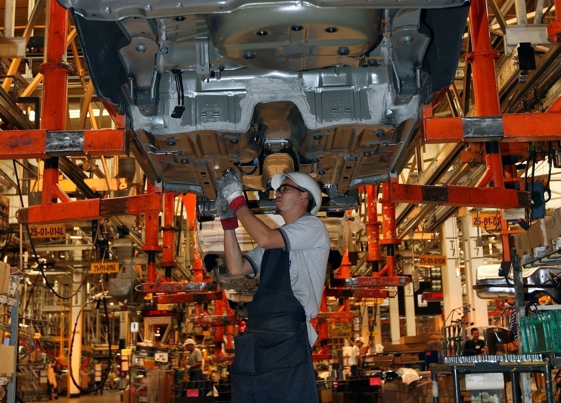 Las actividades secundarias (industria) registraron un crecimiento anual de 3.2% real en 2022. Le siguieron las actividades primarias (agropecuarias y ganaderas) subieron 2.8, mientras que las terciarias (servicios y comercio) crecieron 2.7 por ciento. José Carlo González / Archivo