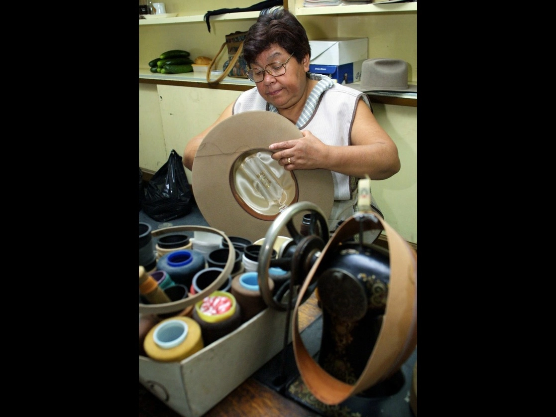 La fabricación de prendas de vestir es de las más bajas en su utilización de capacidad de planta. Foto Roberto García Ortiz / Archivo
