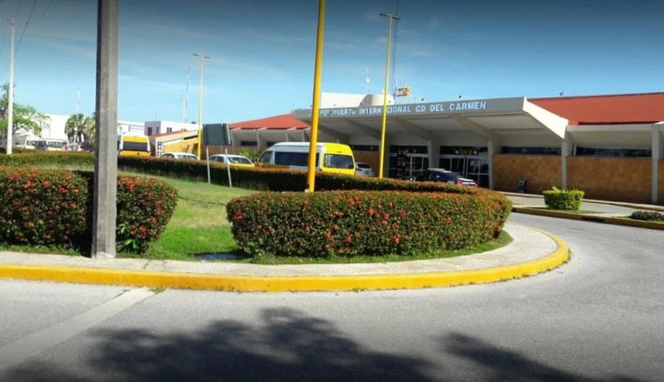 De enero a diciembre del año pasado se realizaron  135 mil 305 en toda la Red de aeropuertos administrados por Asa. En la imagen, el aeropuerto de Ciudad del Carmen. Foto tomada de Google Maps