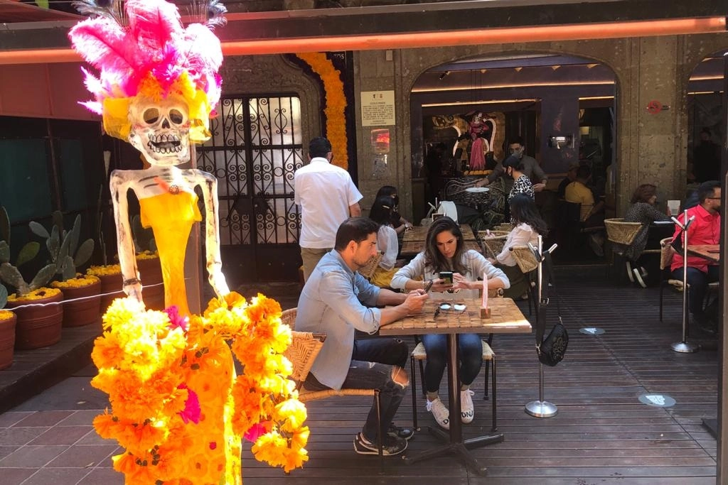 Las industrias crecieron 3.3 por ciento y el comercio y servicios lo hicieron 0.4 por ciento, señaló el Inegi. En laimagen, el centro de la alcaldía de Coyoacán, durante la fase 3 de la pandemia. Foto Luis Castillo