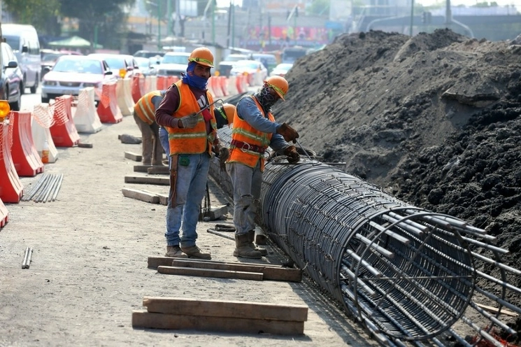 La inversión fija bruta, integrada por los bienes utilizados en el proceso productivo de México, aumentó en marzo pasado, según cifras del Inegi. Foto José Antonio López / Archivo